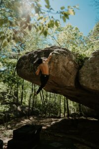 Read more about the article Bouldern: Was ist das und warum ist es so beliebt?