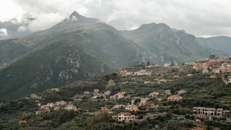 Abenteuer in den Bergen von Finale Ligure, Italien